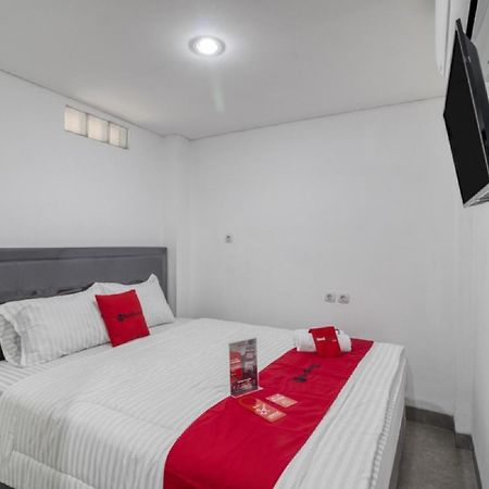 Reddoorz Syariah Near Galeria Mall Джокякарта Екстериор снимка