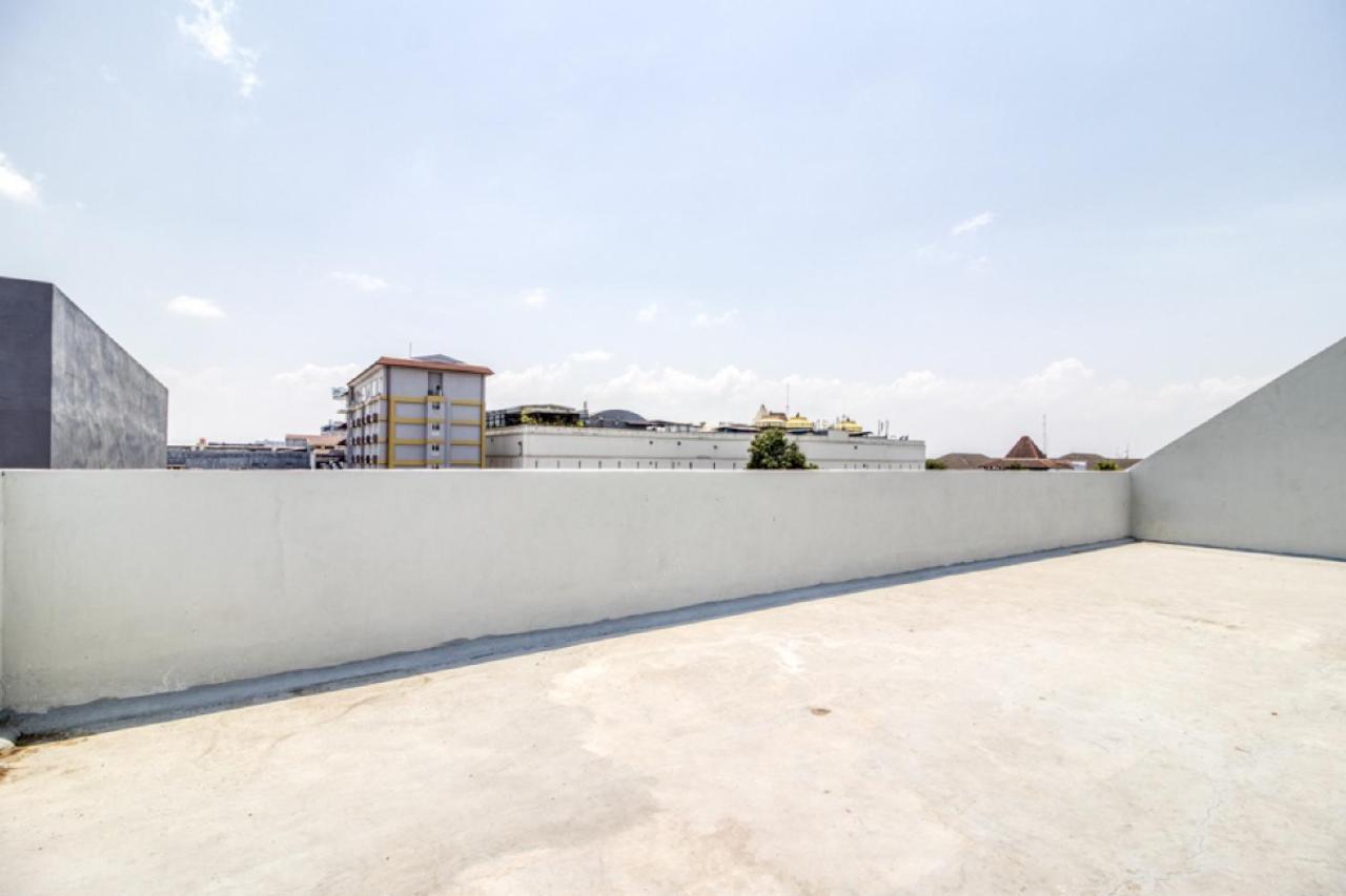 Reddoorz Syariah Near Galeria Mall Джокякарта Екстериор снимка